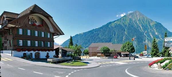 Aeschi-Dorf-Sommer-3.jpg 